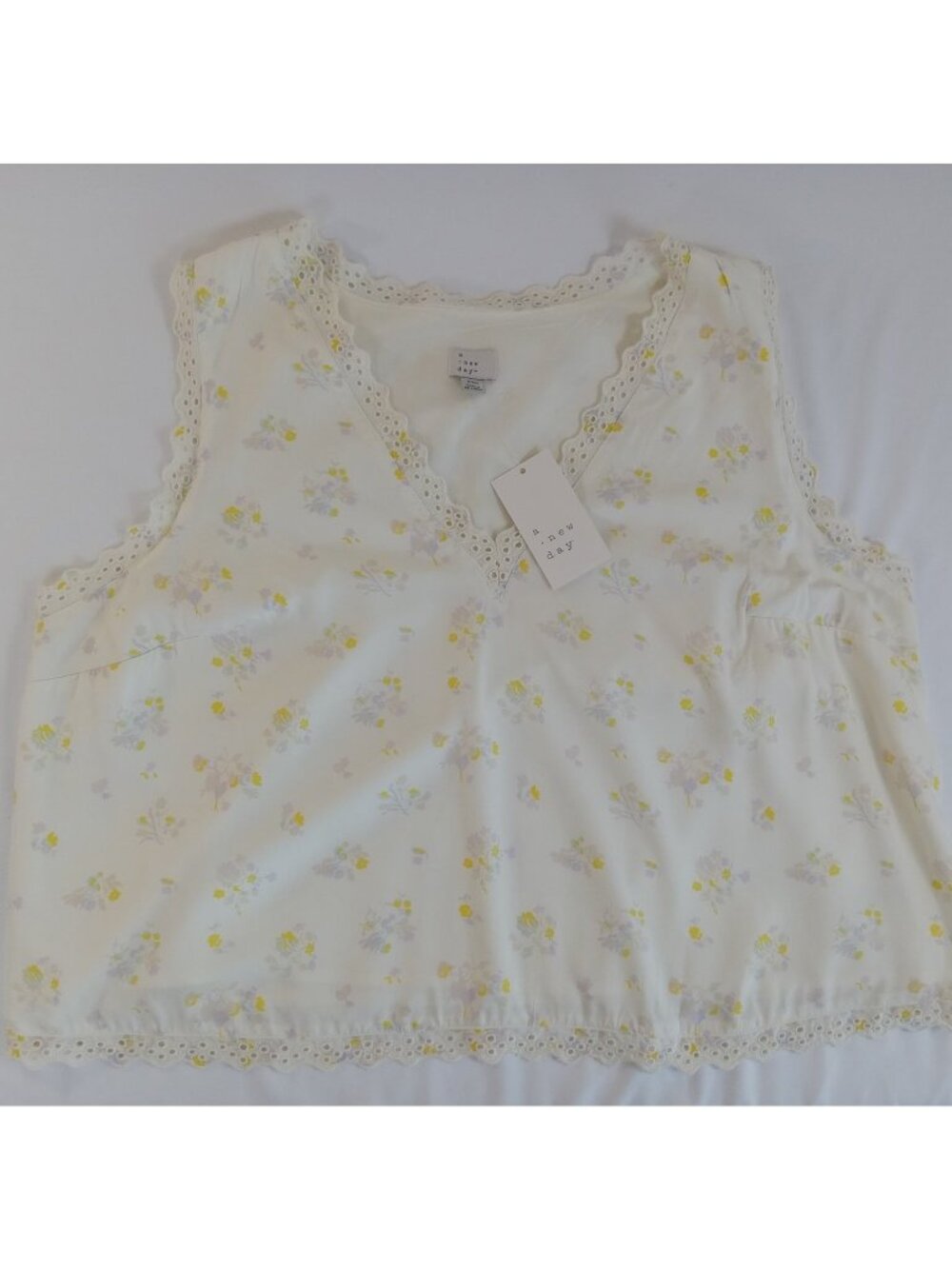 A New Day Women's XXL Cream Yellow Floral Sleeveless Modal Blouse Top Eyelet